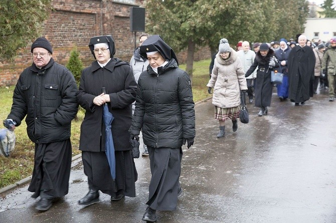 Bp Stanisław spoczął na Cmentarzu Bródzieńskim