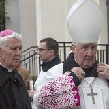 Bp Stanisław spoczął na Cmentarzu Bródzieńskim