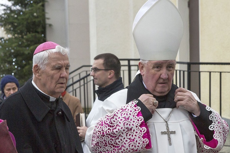 Bp Stanisław spoczął na Cmentarzu Bródzieńskim