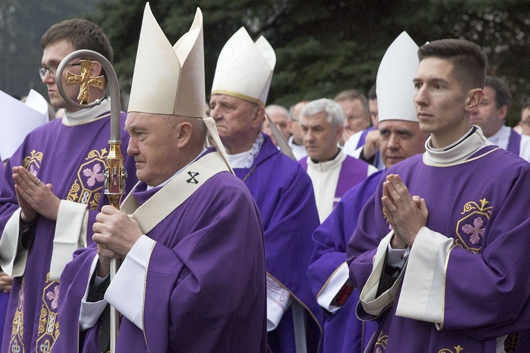 Dopełniał cierpień Chrystusa. Msza św. pogrzebowa