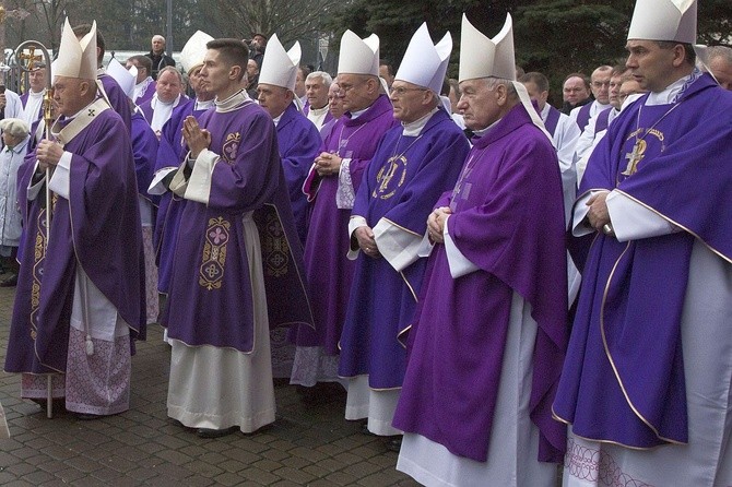 Dopełniał cierpień Chrystusa. Msza św. pogrzebowa