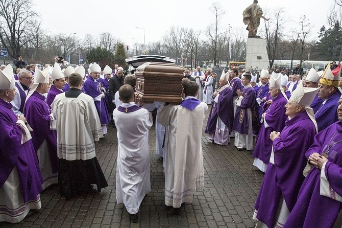 Dopełniał cierpień Chrystusa. Msza św. pogrzebowa