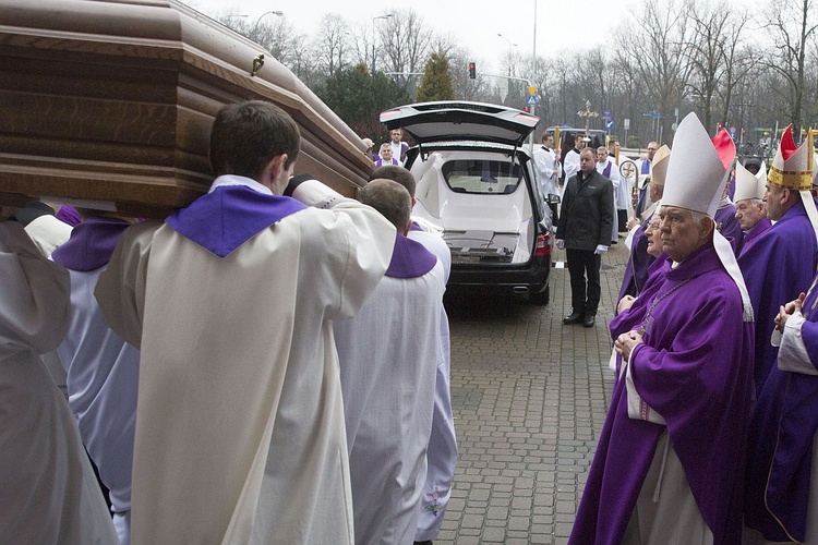 Dopełniał cierpień Chrystusa. Msza św. pogrzebowa