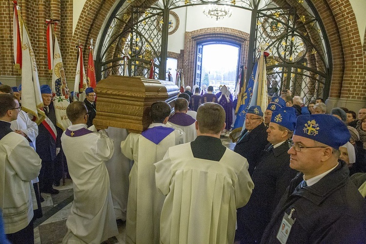 Dopełniał cierpień Chrystusa. Msza św. pogrzebowa