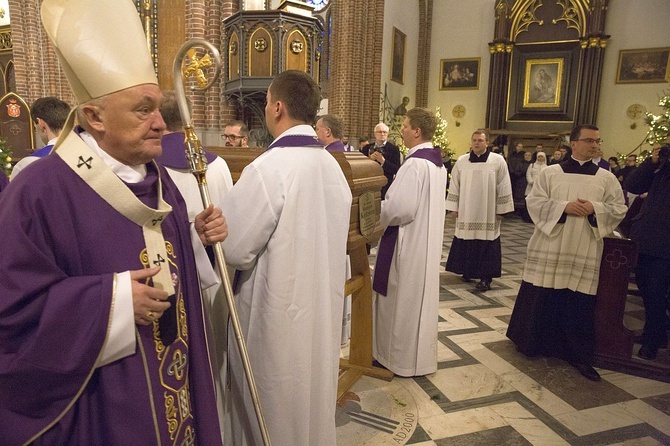 Dopełniał cierpień Chrystusa. Msza św. pogrzebowa