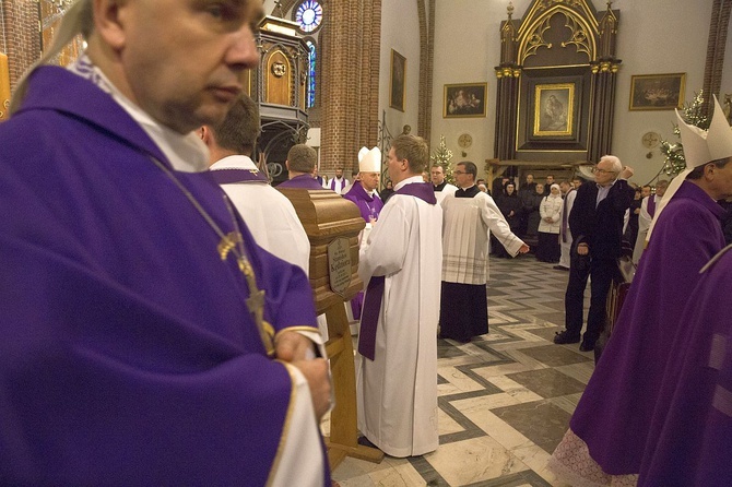 Dopełniał cierpień Chrystusa. Msza św. pogrzebowa