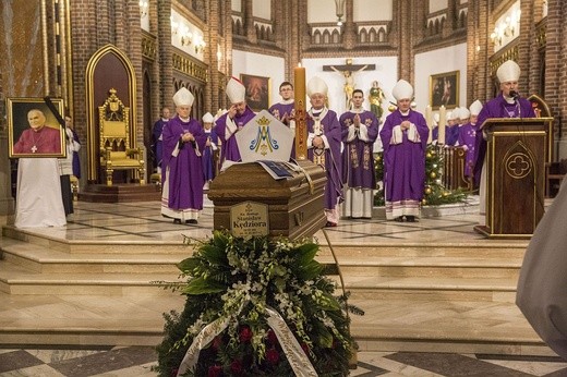 Dopełniał cierpień Chrystusa. Msza św. pogrzebowa