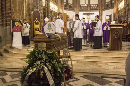 Dopełniał cierpień Chrystusa. Msza św. pogrzebowa