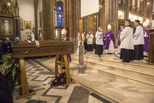 Dopełniał cierpień Chrystusa. Msza św. pogrzebowa