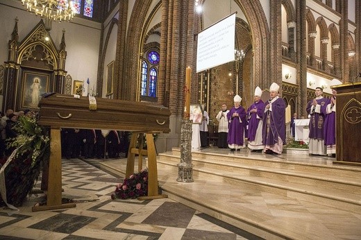 Dopełniał cierpień Chrystusa. Msza św. pogrzebowa