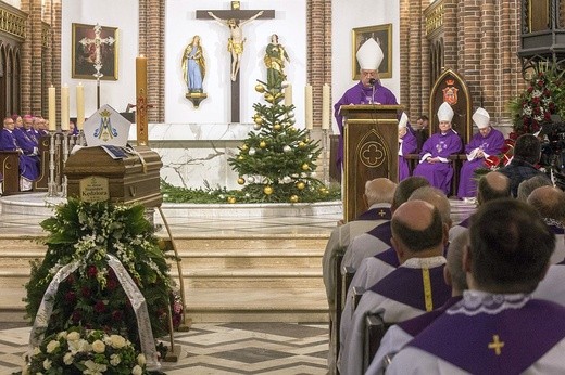 Dopełniał cierpień Chrystusa. Msza św. pogrzebowa