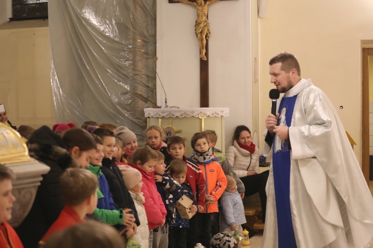 Akcja "Noś odblaski. Bądź widoczny na drodze" w kościele w Zabrzegu