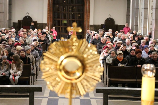 Marzec. 24 godziny dla Pana. Adoracja w kościele św. Teresy na os. Borki w Radomiu