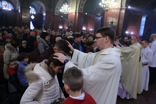 ​Arcybiskup Wiktor Skworc w Piekarskim Betlejem