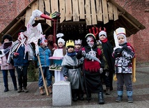 ▲	Kolędnicy to uczniowie klas I–III szkoły podstawowej prowadzonej metodą Montessori w Elblągu.