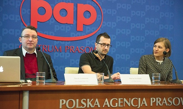 – Jesteśmy w czołówce państw z najwyższą liczbą rozpadających się małżeństw. Chcemy temu zaradzić – mówili autorzy kampanii.