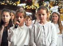 Jasełka w wykonaniu miejscowych dzieci.