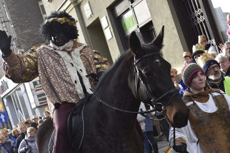 Ponad 2500 osób poszło za mędrcami w Wałbrzychu