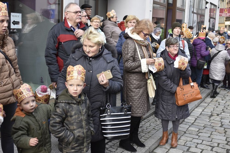 Ponad 2500 osób poszło za mędrcami w Wałbrzychu