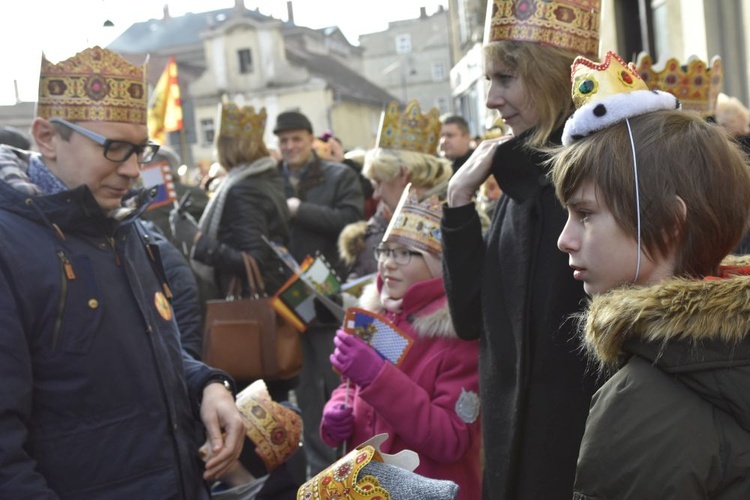 Ponad 2500 osób poszło za mędrcami w Wałbrzychu