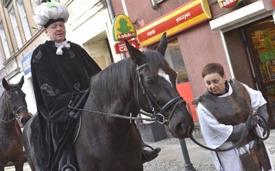 Ponad 2500 osób poszło za mędrcami w Wałbrzychu