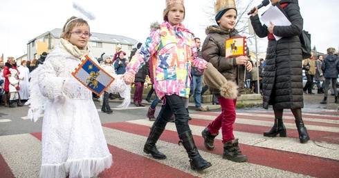 Szli pętlą w Piasecznie. Bo drogi do Boga są kręte