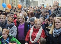 Rzesza bielszczan i ich gości na 7. Orszaku Trzech Króli w stolicy Podbeskidzia