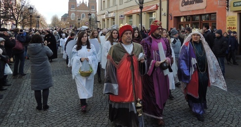 Kutnowski orszak przeszedł ul. Królewską już po raz siódmy