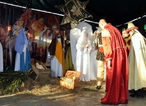 Pokłon Dzieciątku Jezus i Świętej Rodzinie jest istotnym momentem każdego orszaku