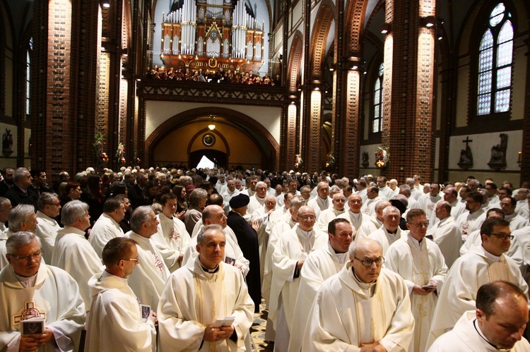 Święcenia biskupie ks. Andrzeja Iwaneckiego - cz. 1