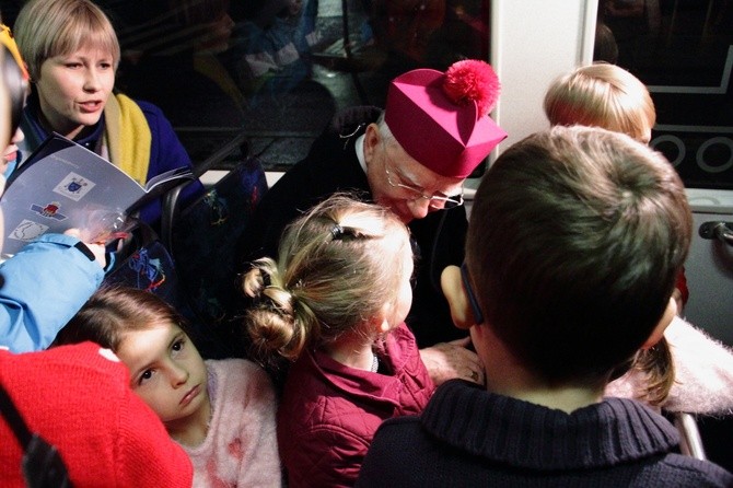 Kolędowanie z abp. Jędraszewskim w tramwaju MPK