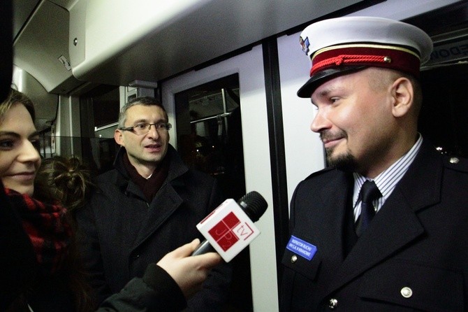 Kolędowanie z abp. Jędraszewskim w tramwaju MPK