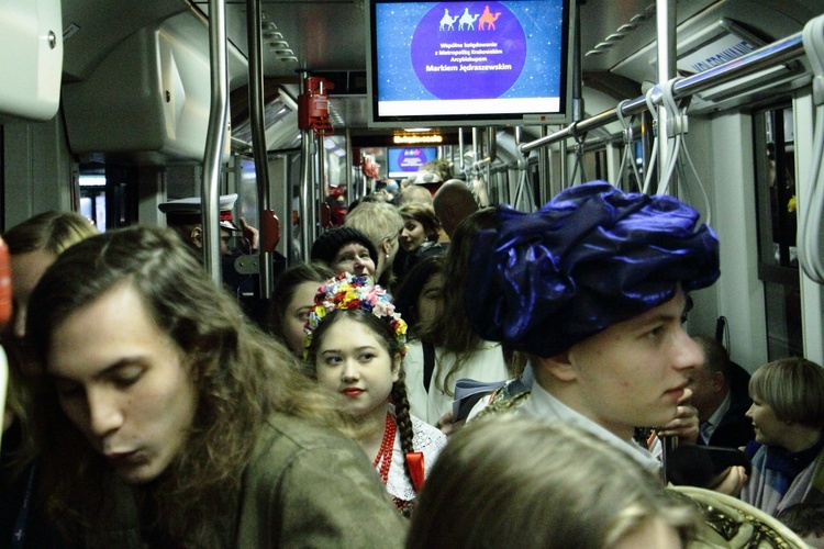 Kolędowanie z abp. Jędraszewskim w tramwaju MPK