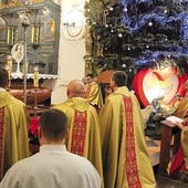 W katedrze łowickiej ostatniego dnia roku 2017 odprawiono Mszę św. i nabożeństwo dziękczynno-pokutno-błagalne.