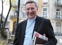 ◄	Ks. prof. Mirosław S. Wróbel zwraca uwagę na aramejskie i greckie źródła modlitwy, której nauczył nas Jezus.