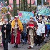 Tradycyjna gwiazda prowadziła chobrzański orszak.