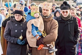 ▲	W tym roku hasło brzmiało: „Bóg jest dla wszystkich”.