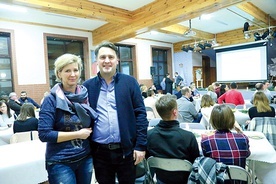 ▲	Danuta i Tomasz Pabianowie mówią, że z Bogiem zmienia się jakość życia małżeńskiego i rodzinnego.