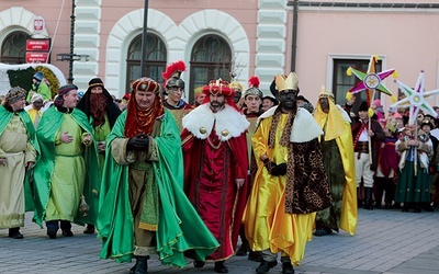 Królewski pokłon w Żywcu odbył się na miejskim Rynku.