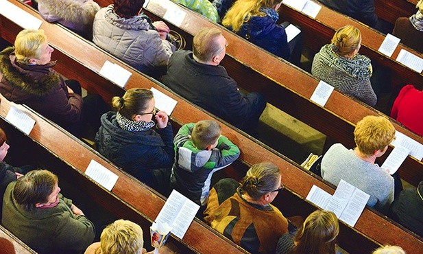 ▲	Liczba uczestników niedzielnej Mszy nieznacznie spada.