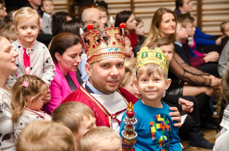 Jasełka w szkole w Radgoszczy