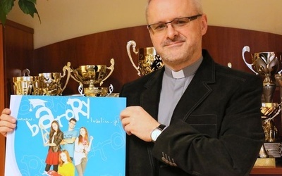 Dyrektor liceum ks. Andrzej Zelek SAC jest dumny ze swoich uczniów