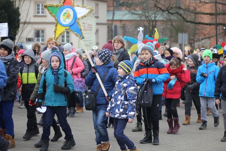 Mali kolędnicy w Płocku