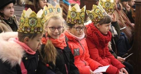 Mali kolędnicy uczestniczyli we Mszy św. w płockiej katedrze