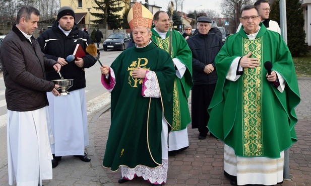 Promenadę dedykowaną twórcy sanktuarium poświęcił bp Henryk Tomasik