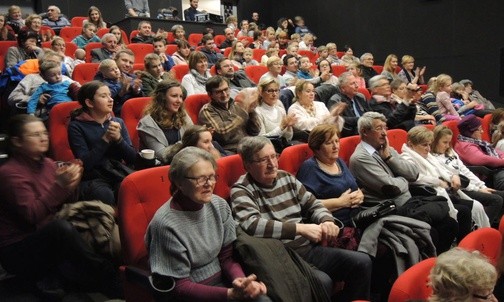 Publiczność wypełniła salę teatralną po brzegi!