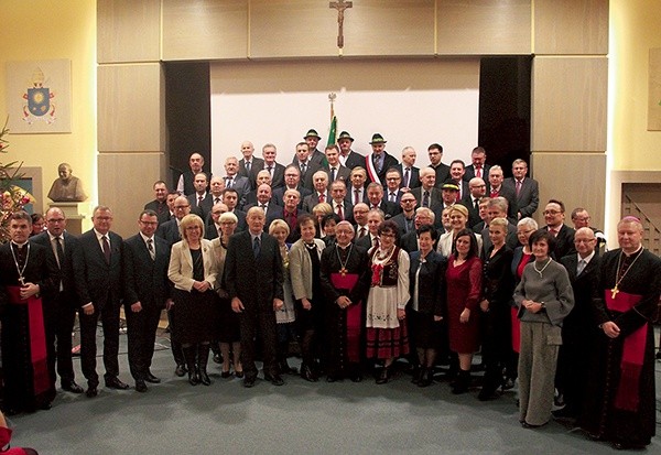 Grupowe zdjęcie uczestników.