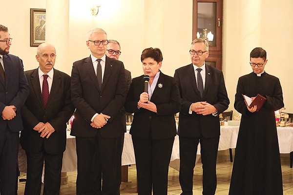 ▲	W diecezjalnym kolędowaniu polityków uczestniczyła wicepremier Beata Szydło.