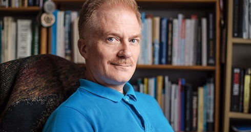 Philip Earl Steele – obywatel USA mieszkający w Polsce, historyk, prezbiterianin. Przygotowuje książkę pt. „Izrael i chrześcijanie ewangelikalni: Alians z Bożego nadania”.