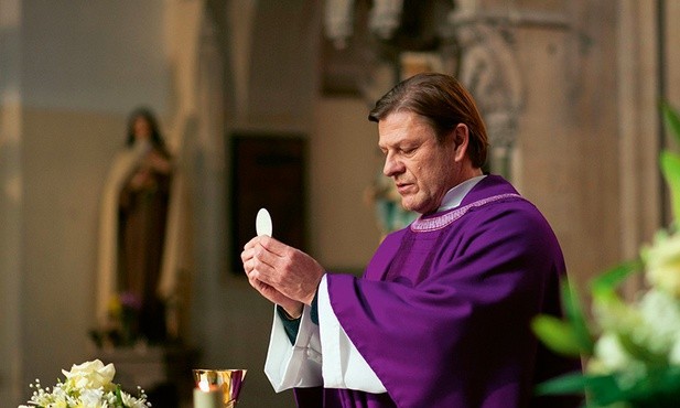 Sean Bean w serialach zwykle wcielał sie w role tzw. mocnych ludzi. W „Broken” zagrał wbrew swemu ekranowemu emploi.